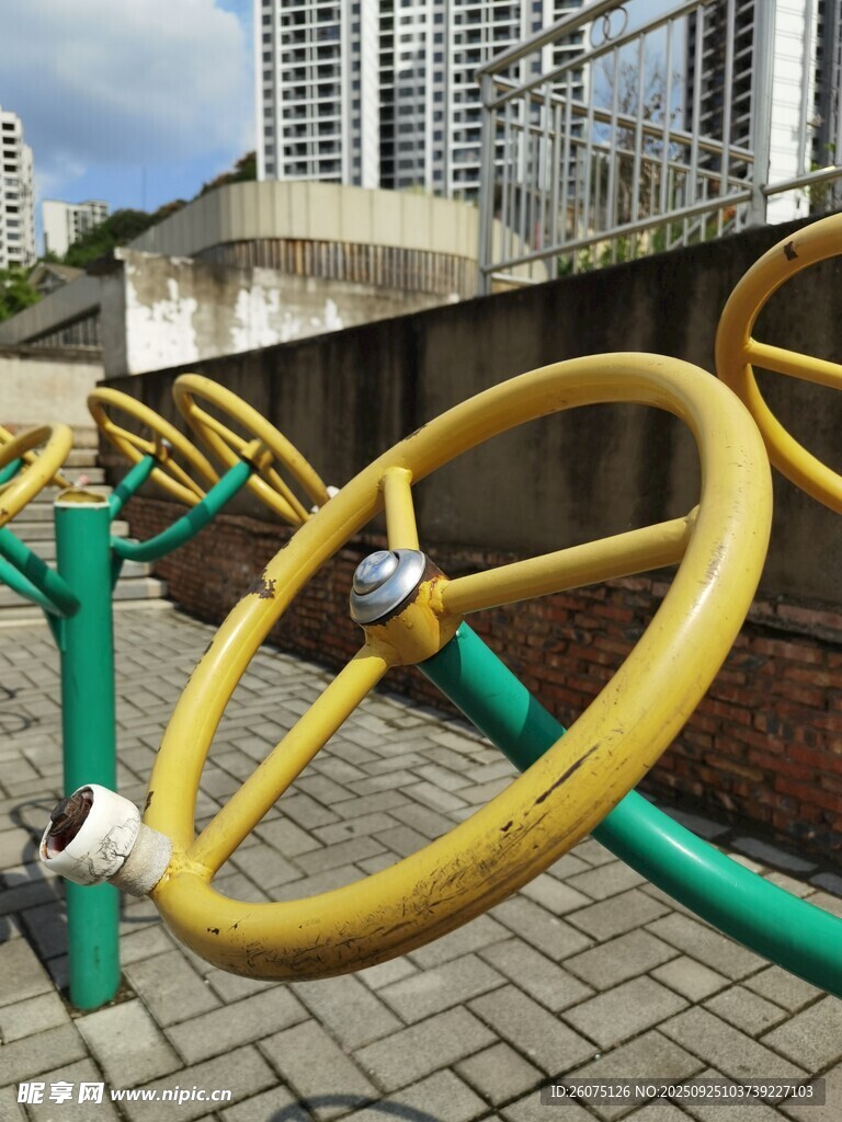 户外健身器材之方向盘装置