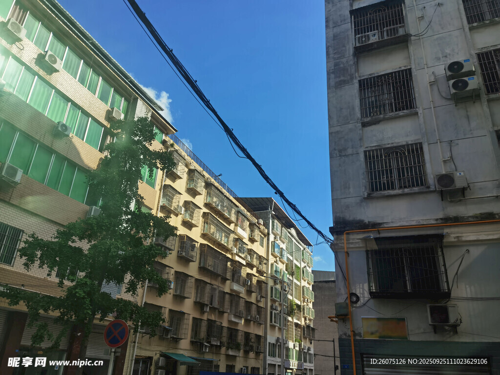 城市老旧建筑街景