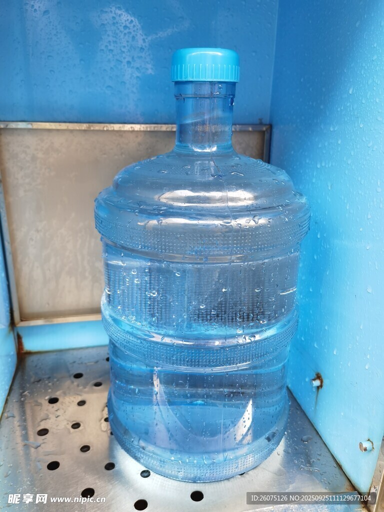 蓝色大桶装饮用水