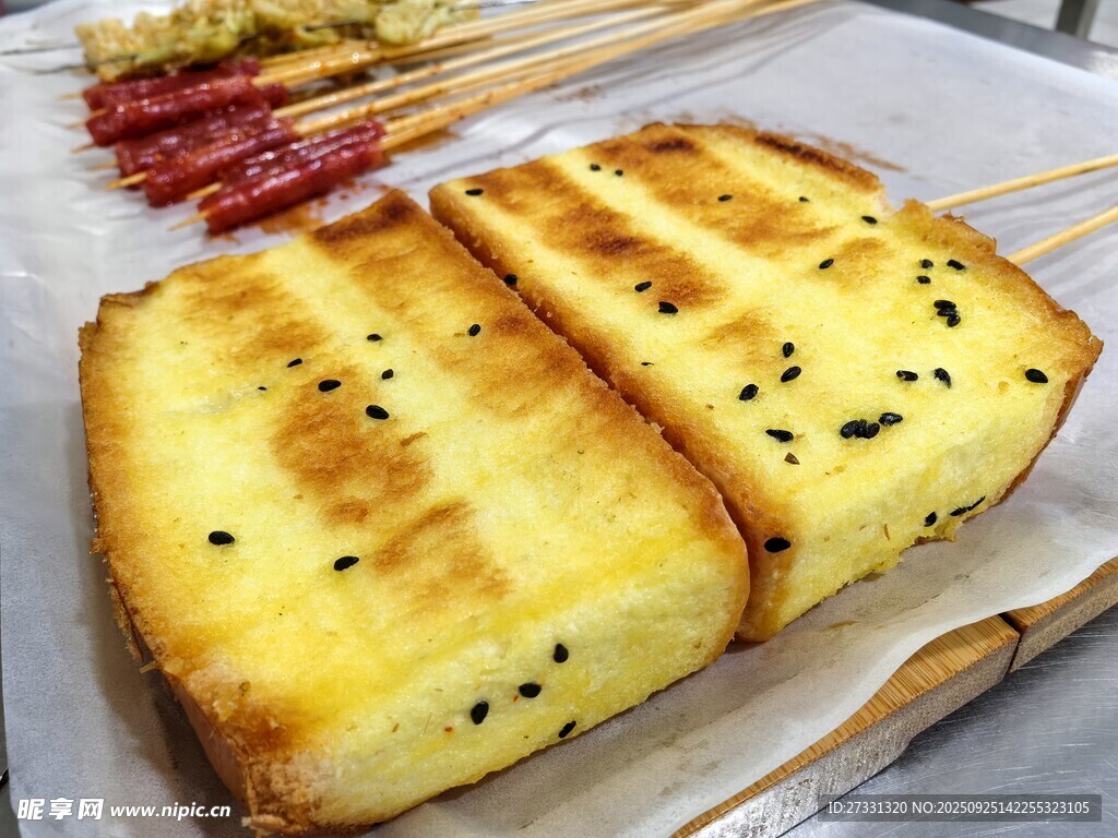 香烤芝士面包配串串