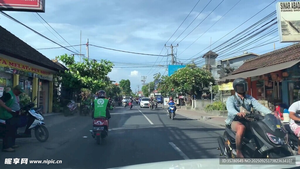 小镇街道日常景象