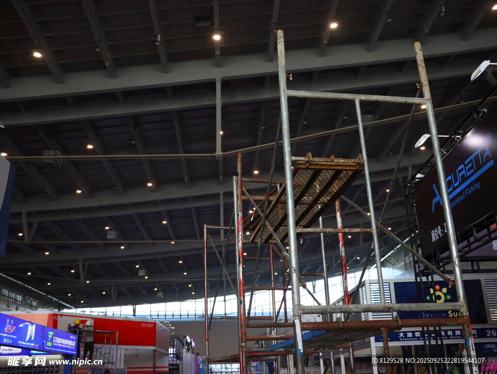 室内施工搭建中的脚手架