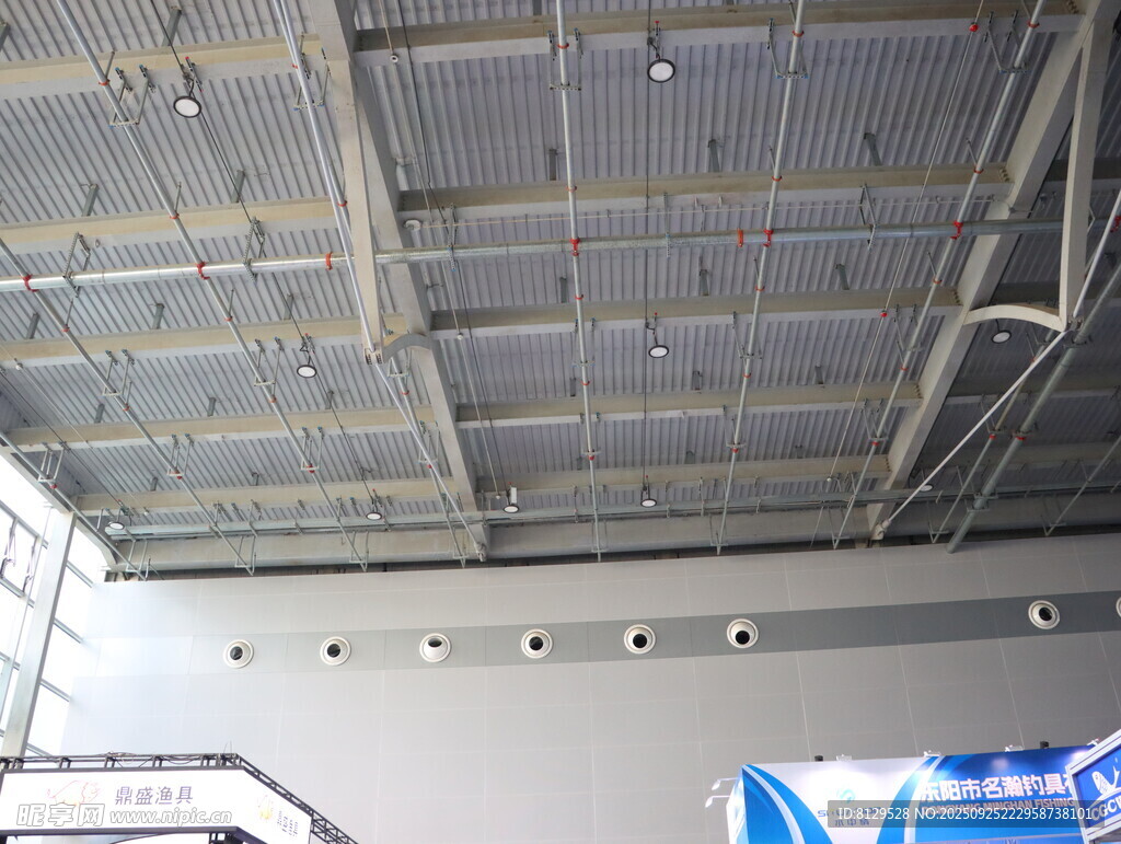 室内工业风天花板场景