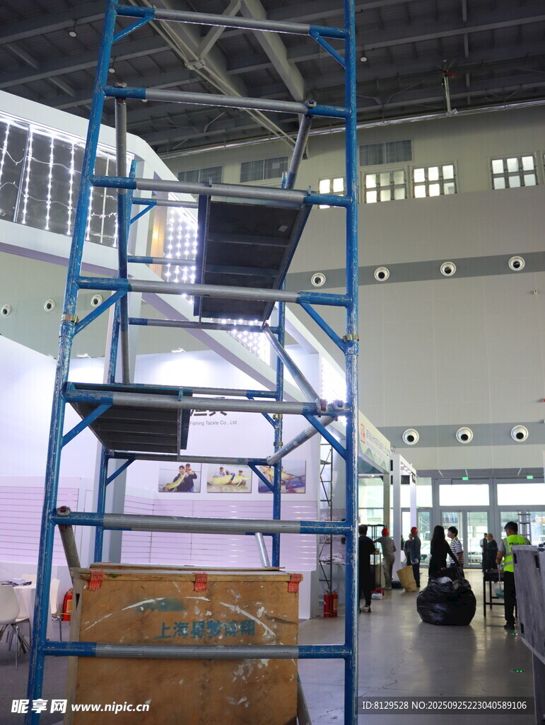 室内建筑施工脚手架场景