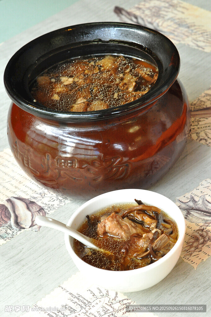 茶树菇煨排骨