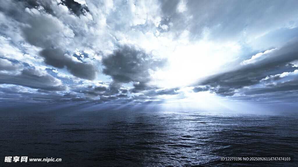 海上日出天空壮丽景象