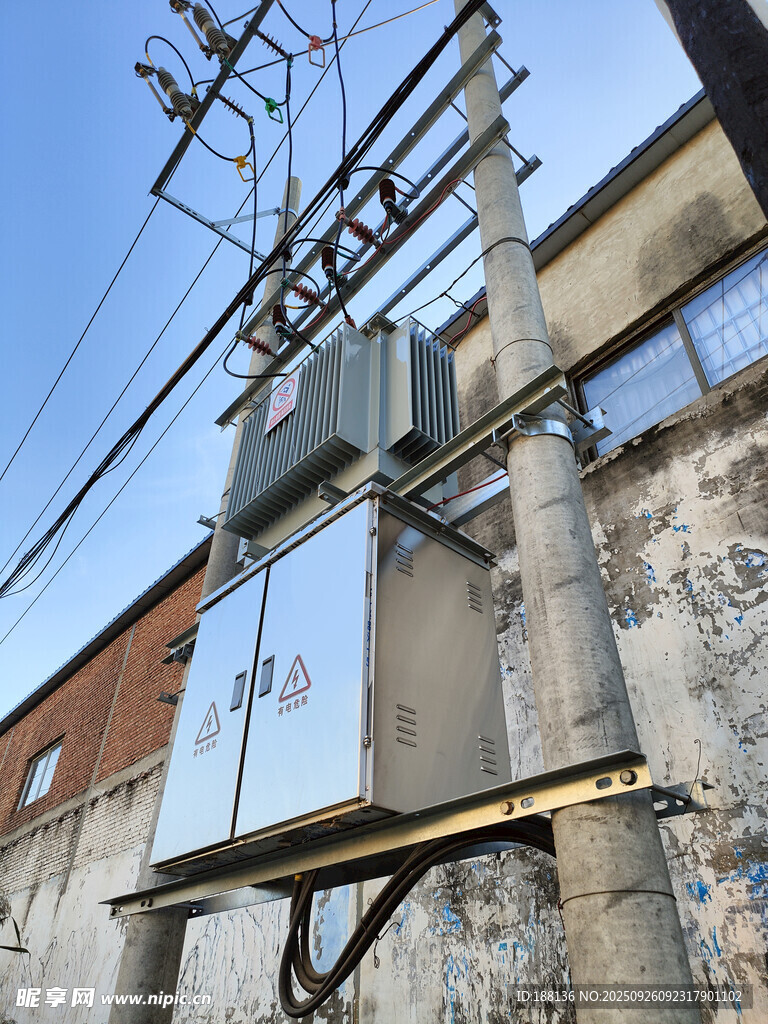 户外老旧变压器设备