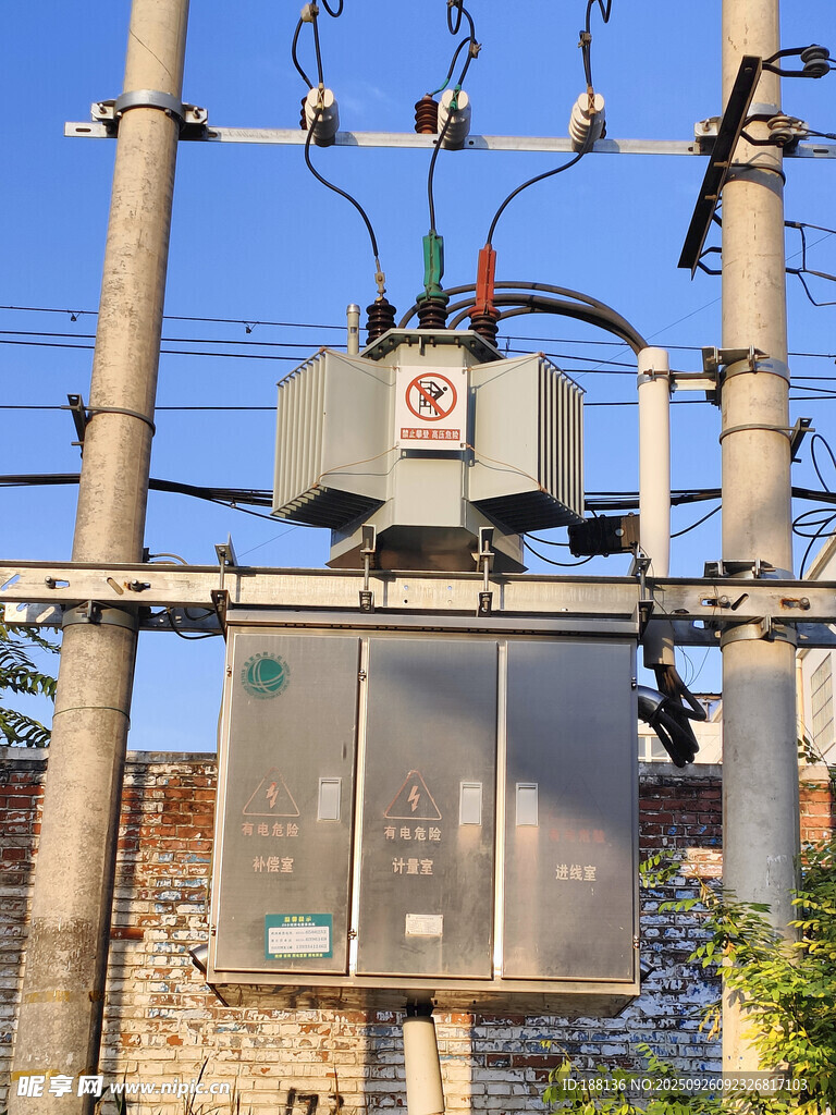 户外变压器及电力设施