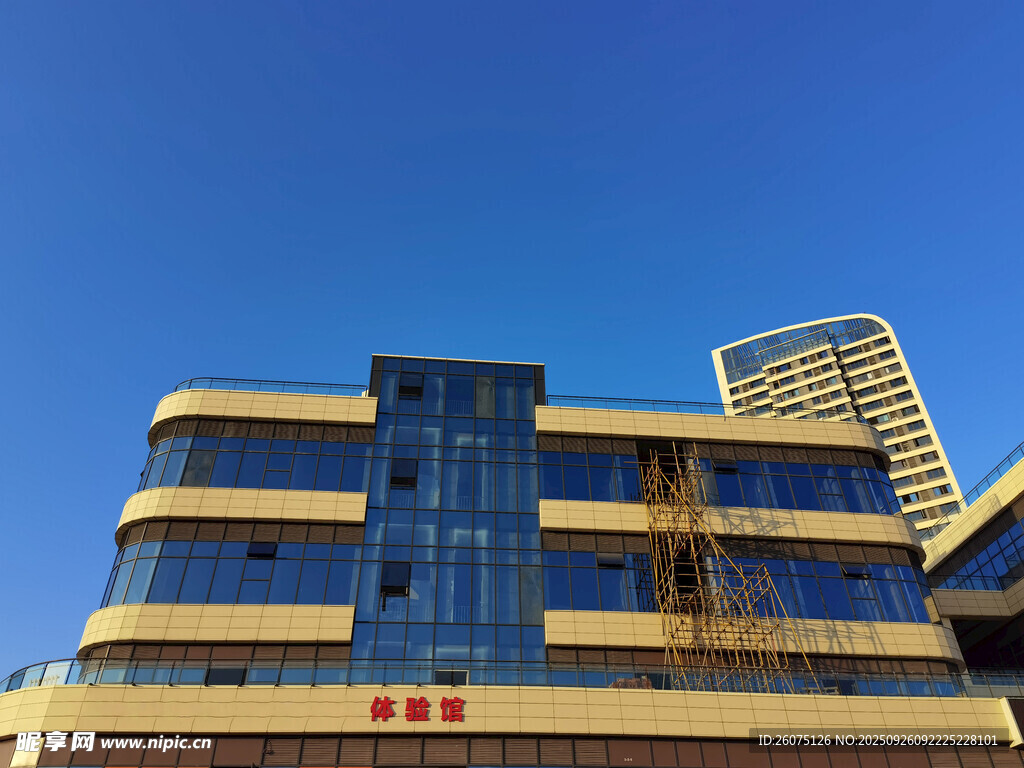 现代风格办公大楼外观
