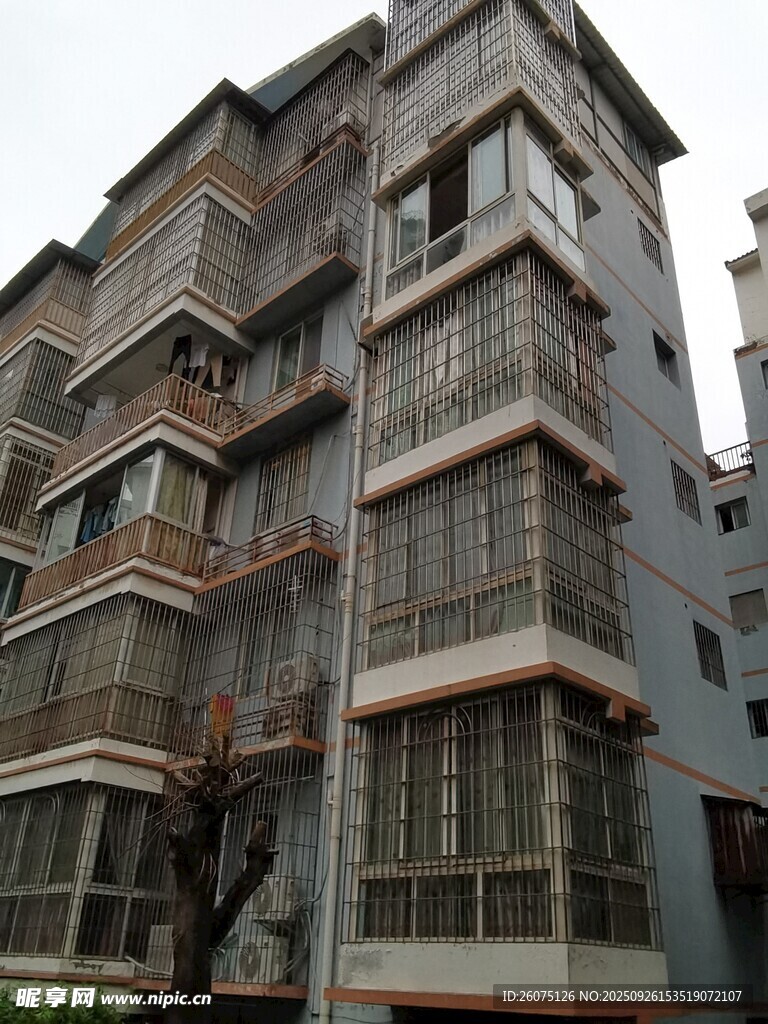 老旧多层居民住宅楼