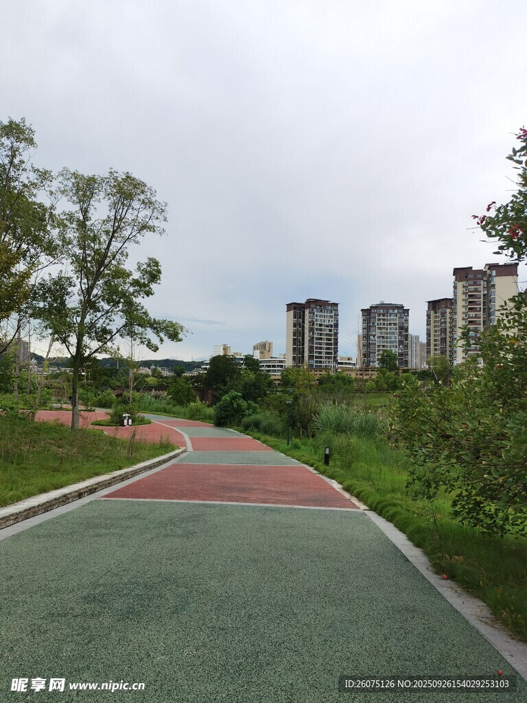 城市中的多彩休闲步道