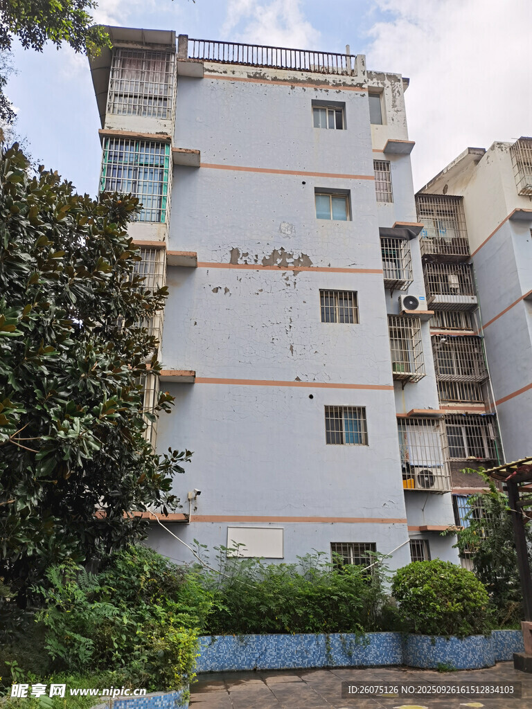 老旧居民楼外观景象