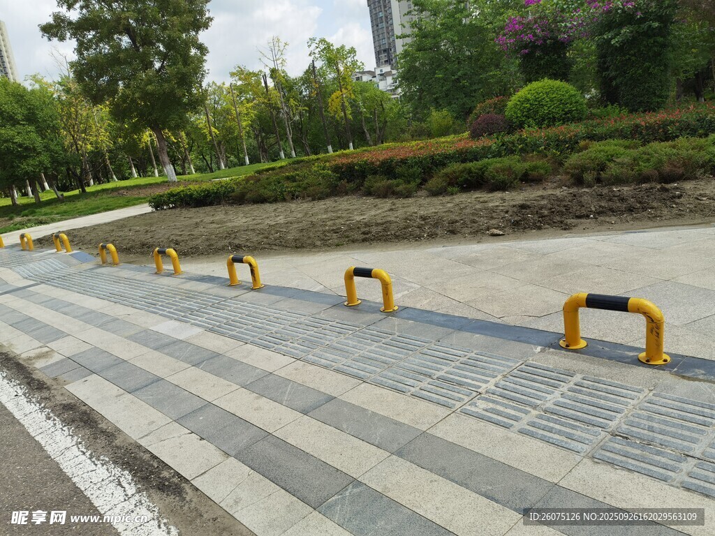 道路黄色金属阻车器