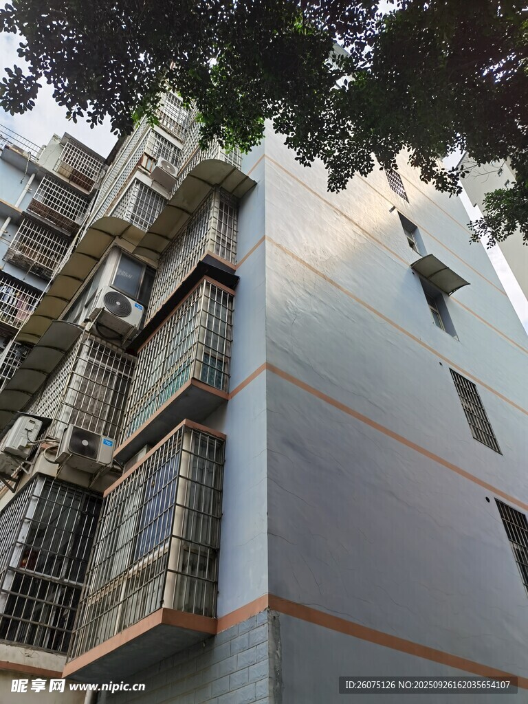 老旧居民楼外观一角