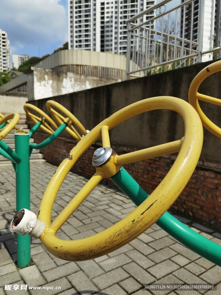 户外健身器材之方向盘设施