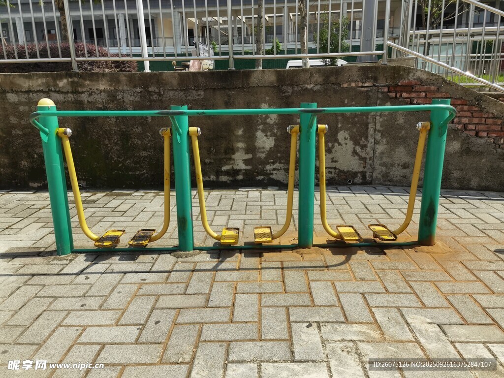 户外绿色健身器材