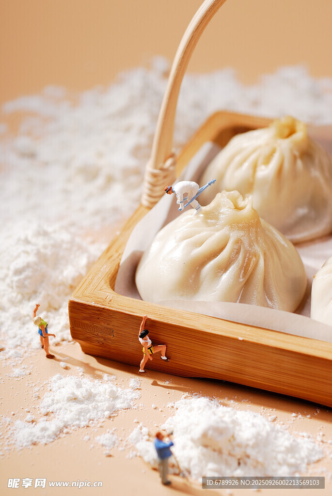 竹篮中的美味传统包子