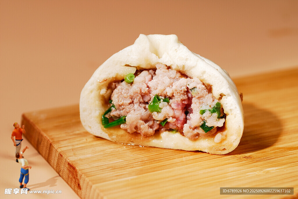 美味肉馅包子切面特写