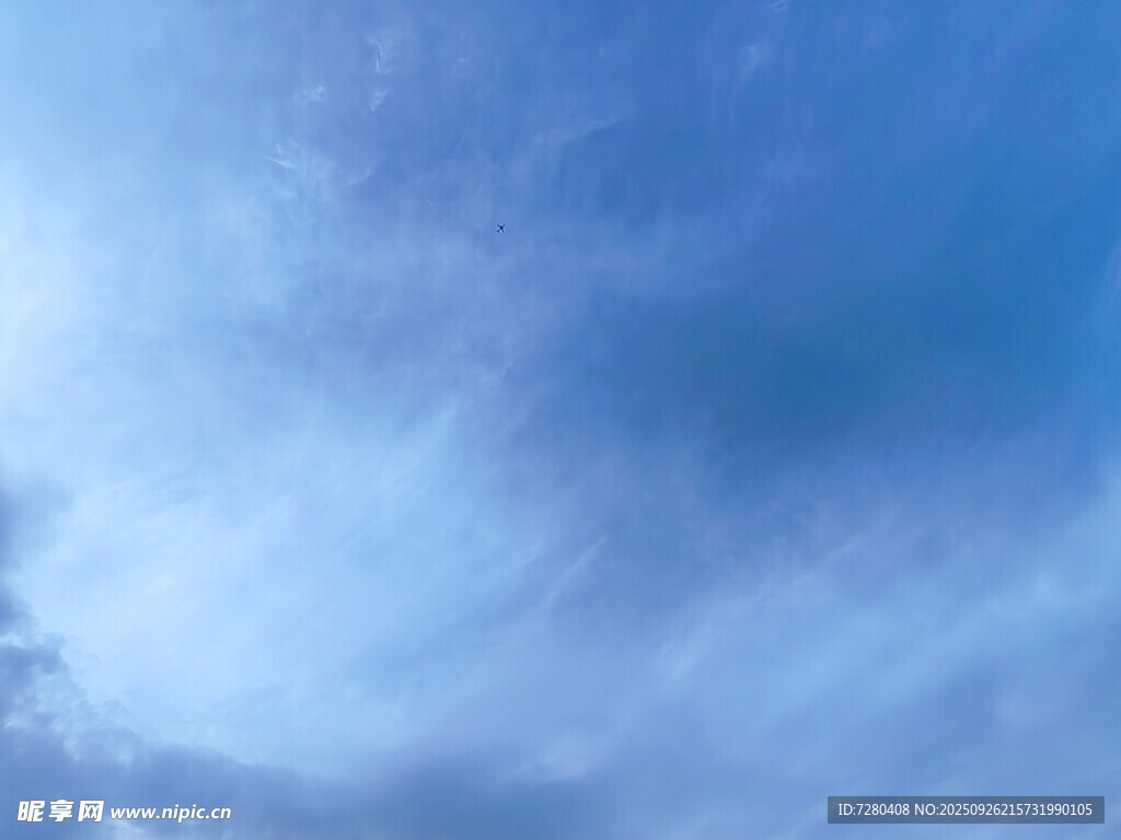 梦幻蓝色天空美景