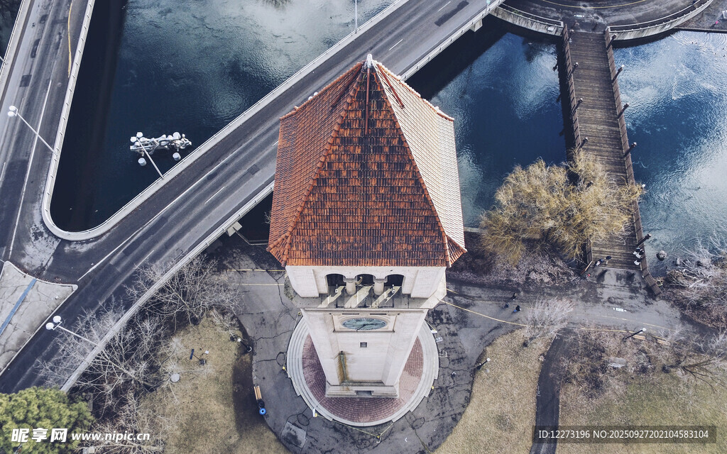 俯瞰独特建筑与周边景观