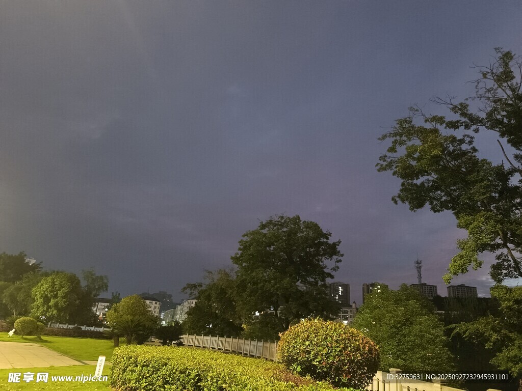 夜幕下的园林景观