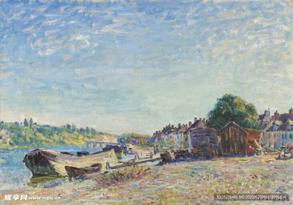 河畔停泊船只的美丽景致