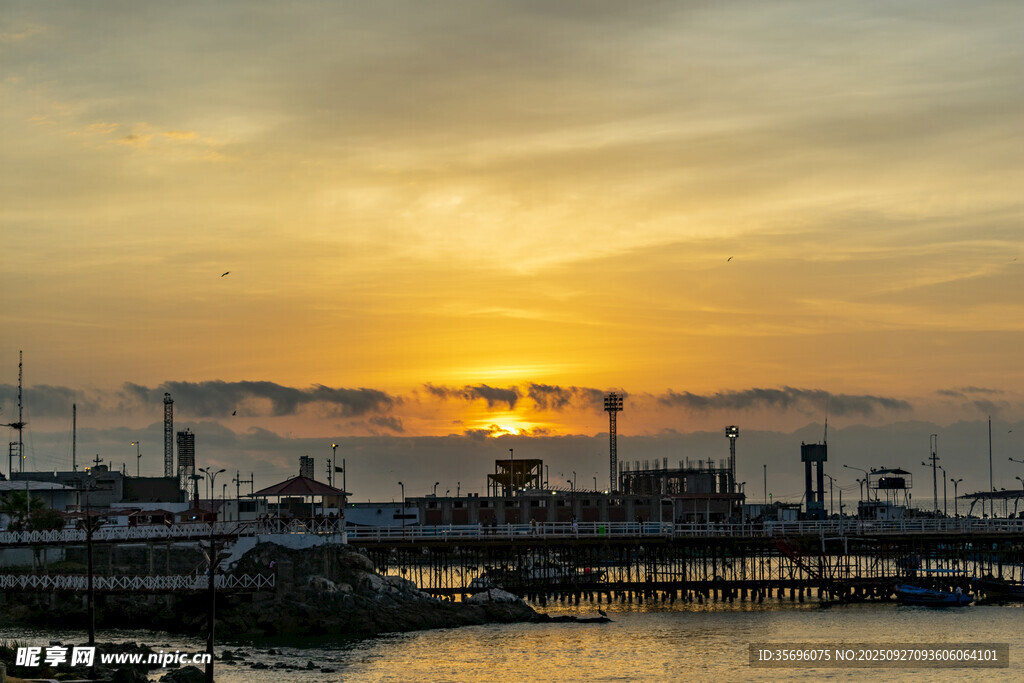 海港日落美景