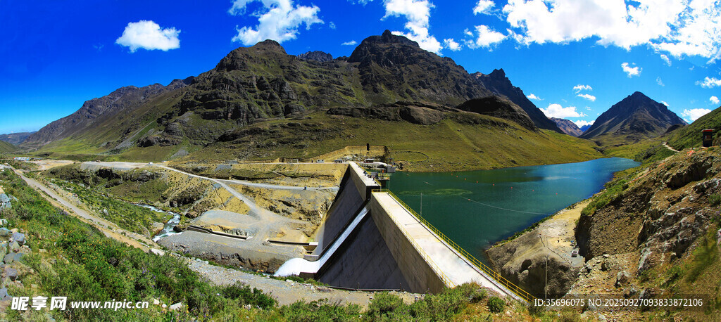 山间湖畔的独特建筑景观