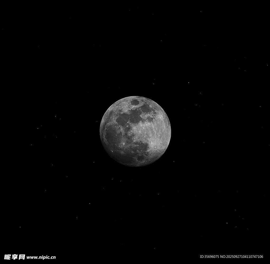 夜空中的皎洁明月