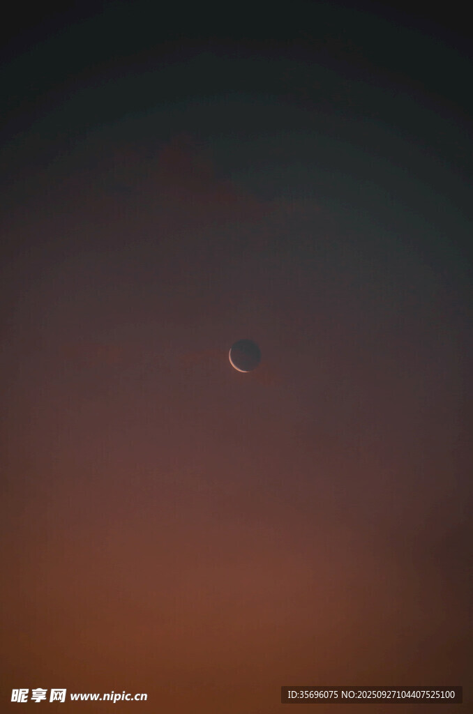 夜空中的神秘飞行物