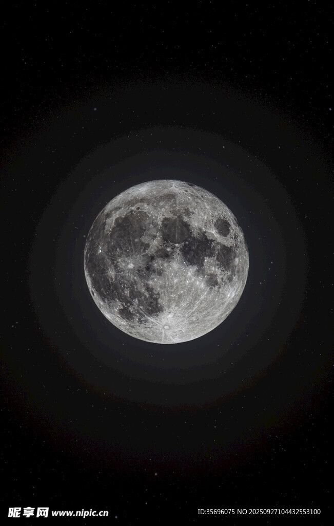 夜空中的明亮满月