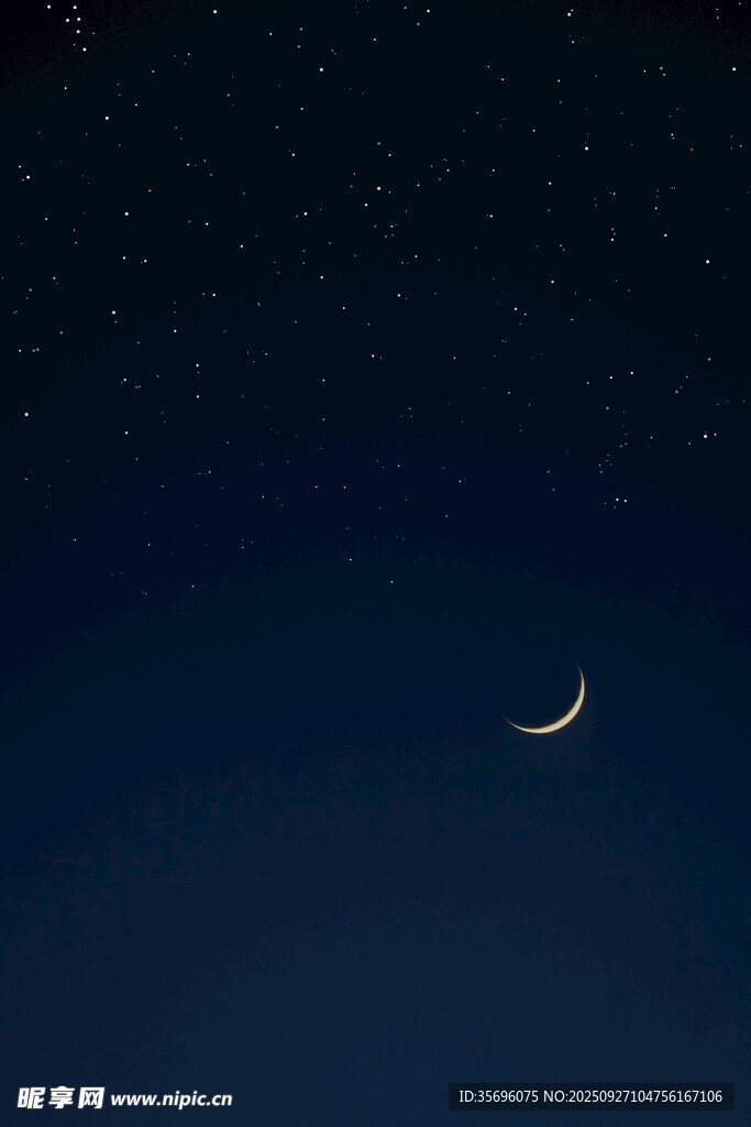 夜空中的弯弯新月