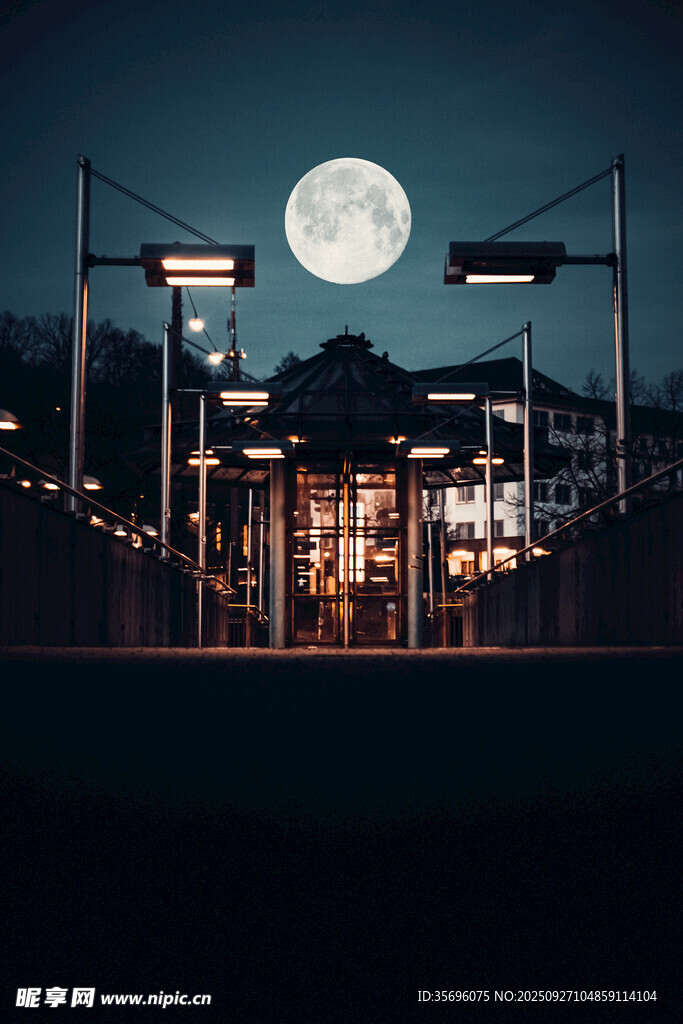 月夜下的城市灯光景观