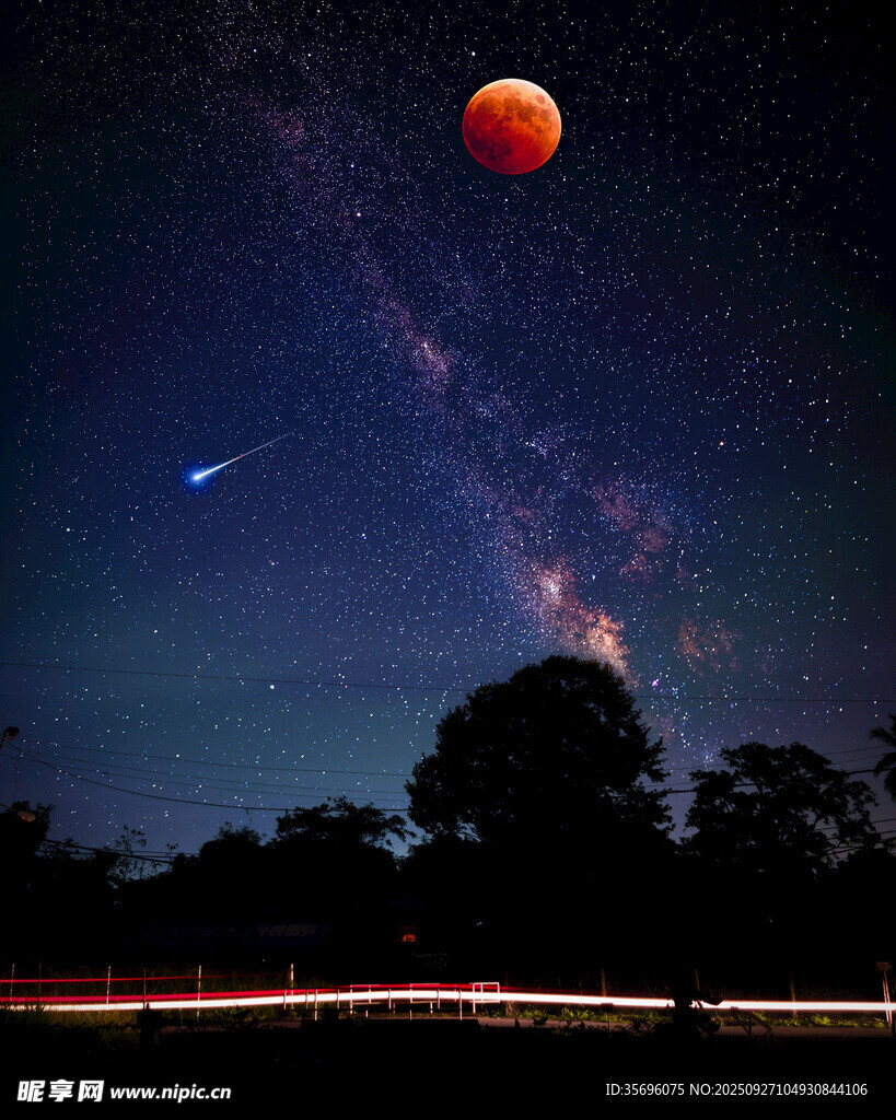 夜空中的红月与流星