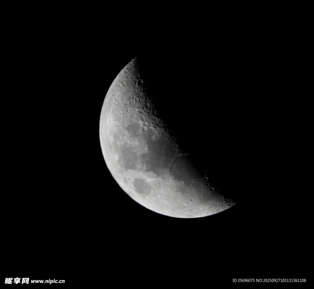 夜空中的弯弯月牙