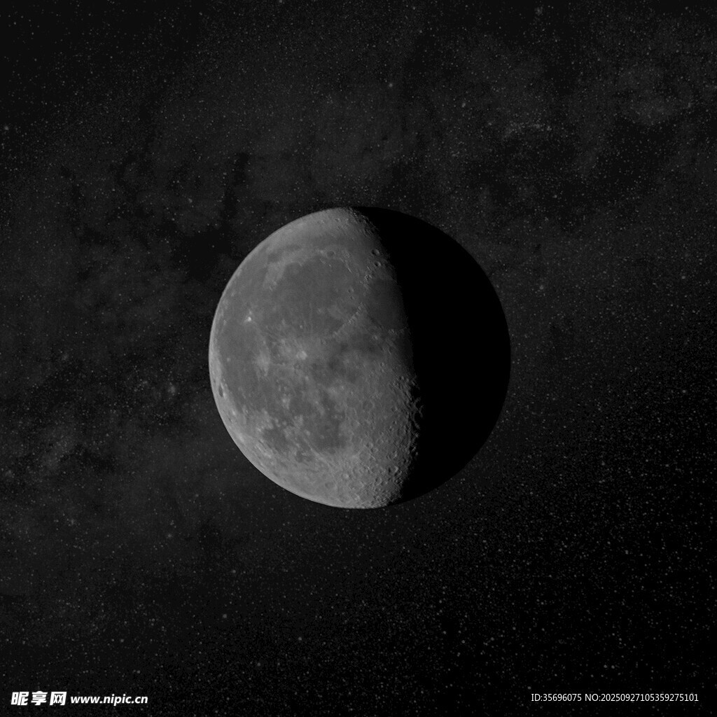 夜空中的半月