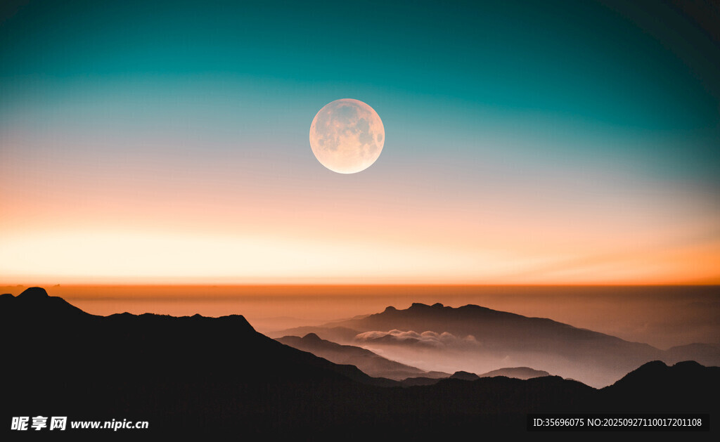 山间月夜美景