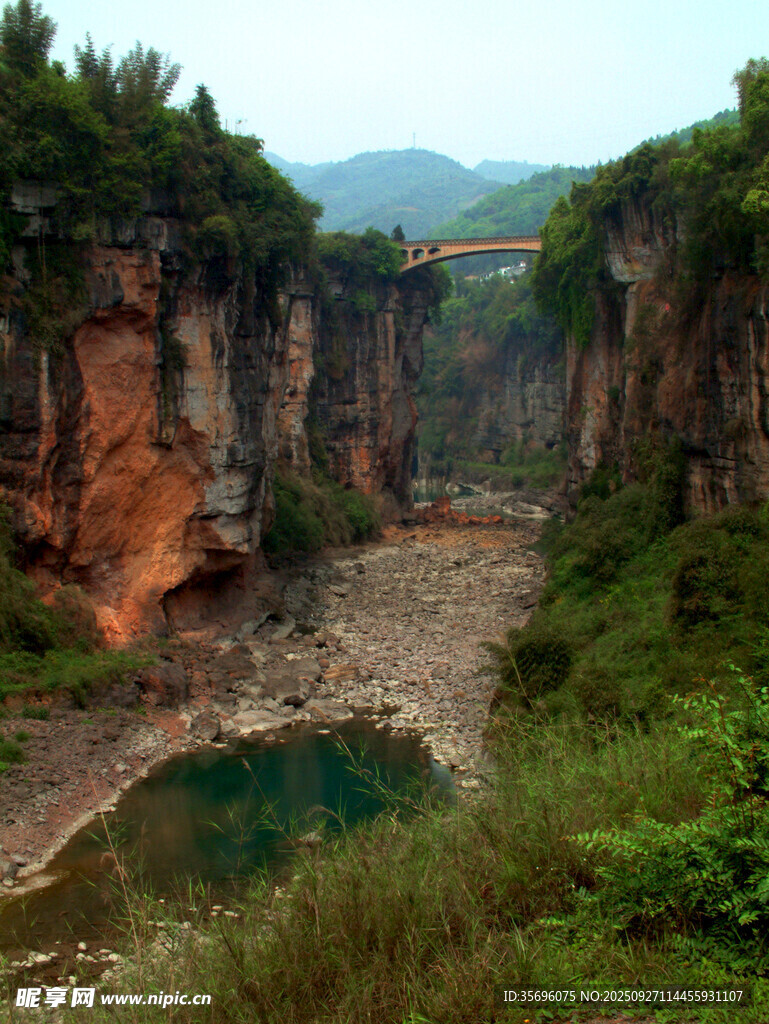 壮丽峡谷自然风光