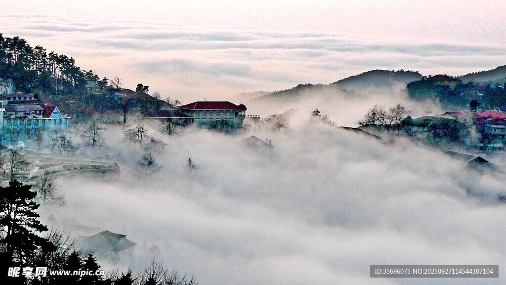 山间云海中的壮美景观