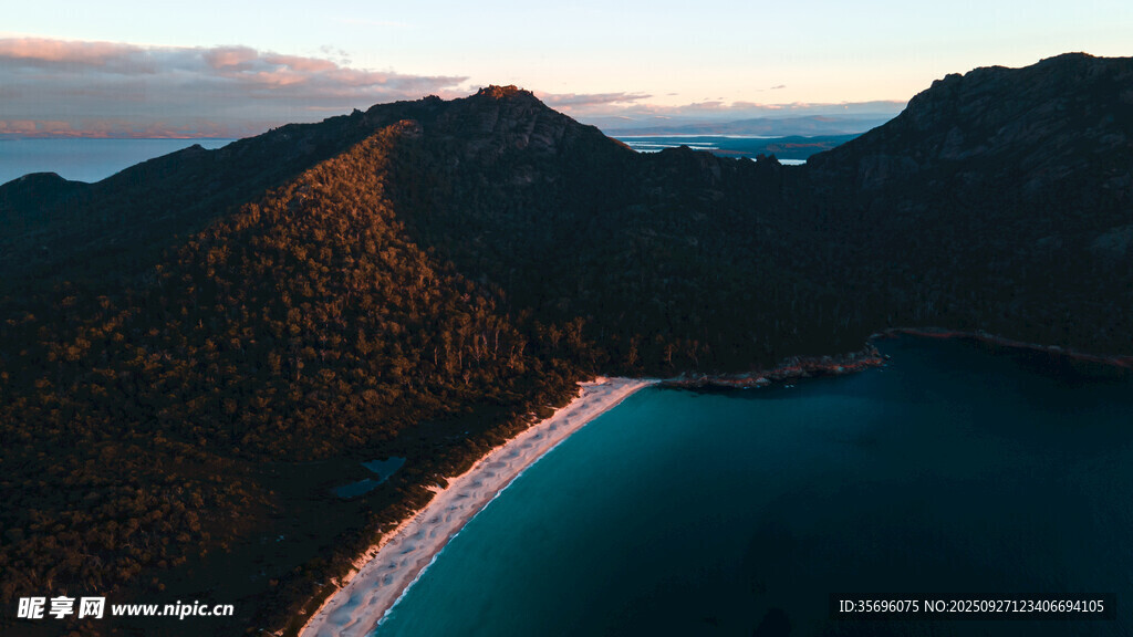 绝美山海间的海滨风光