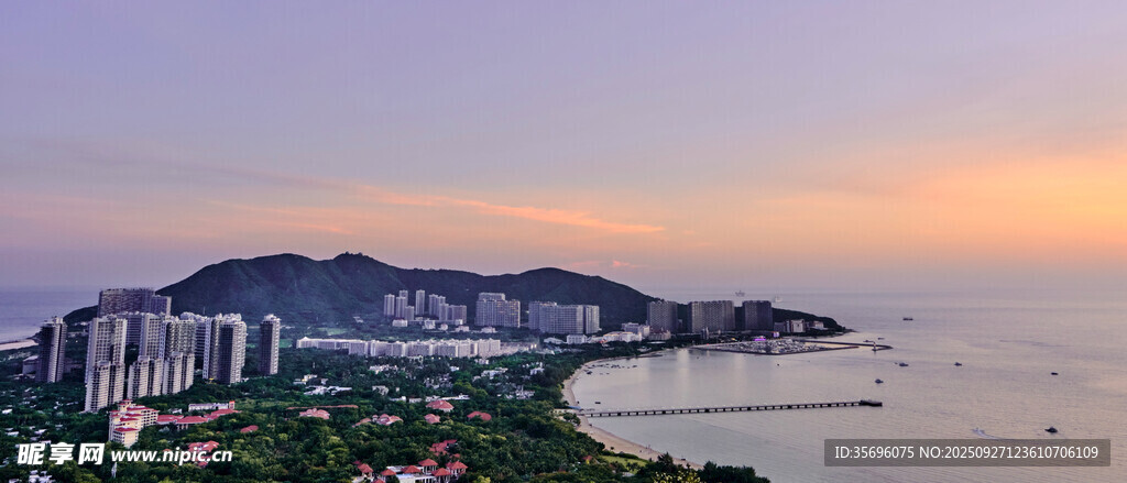 海滨城市黄昏美丽景致