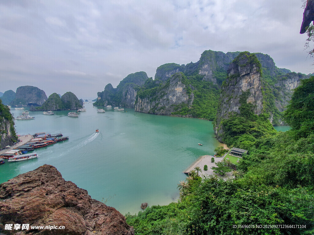 越南下龙湾美丽海景风光