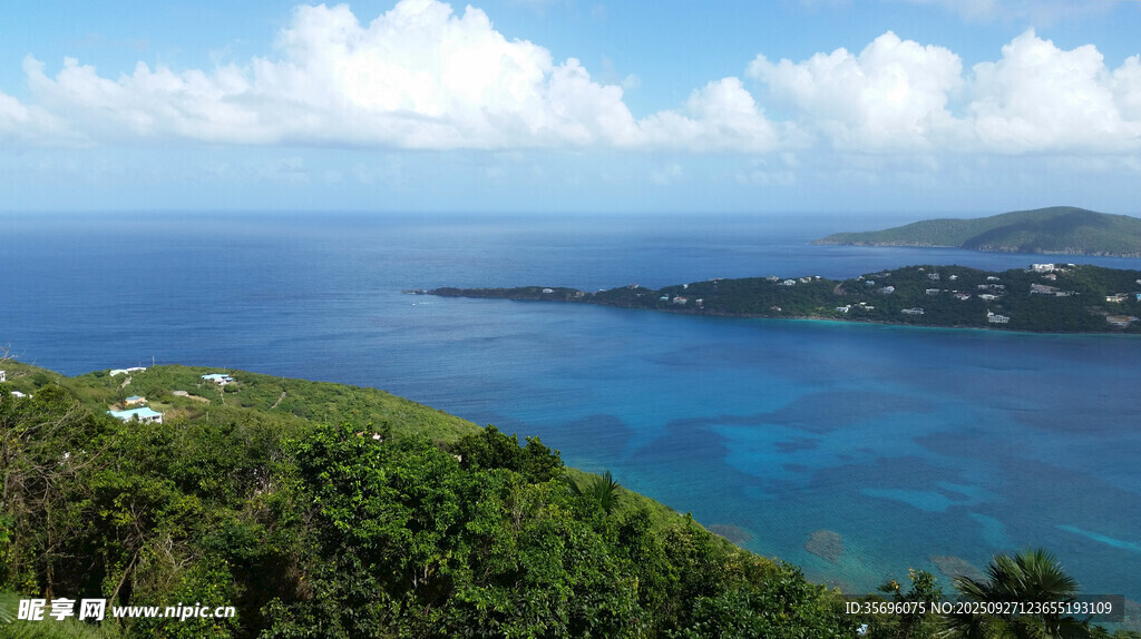 俯瞰碧海绿岛美丽风光