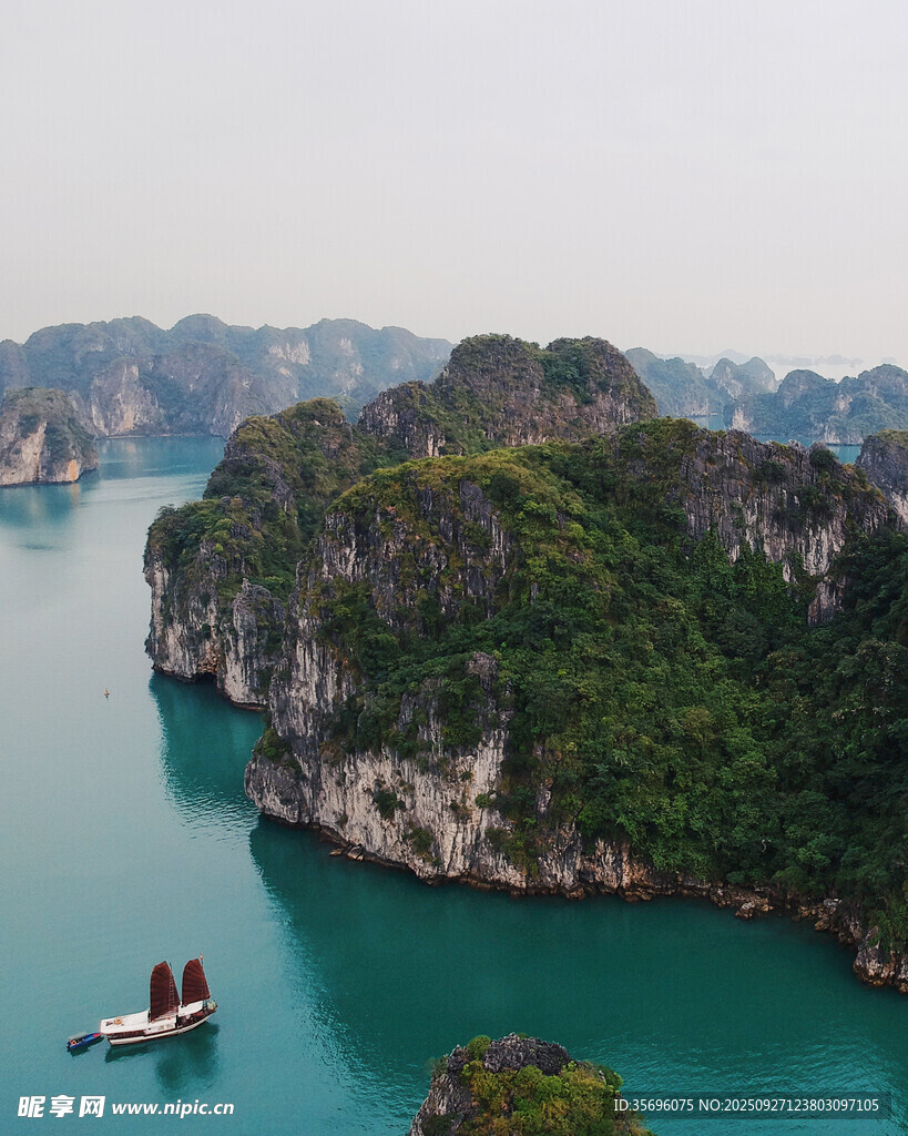 越南下龙湾秀丽山水风光