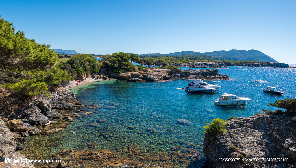美丽海滨港湾风景如画