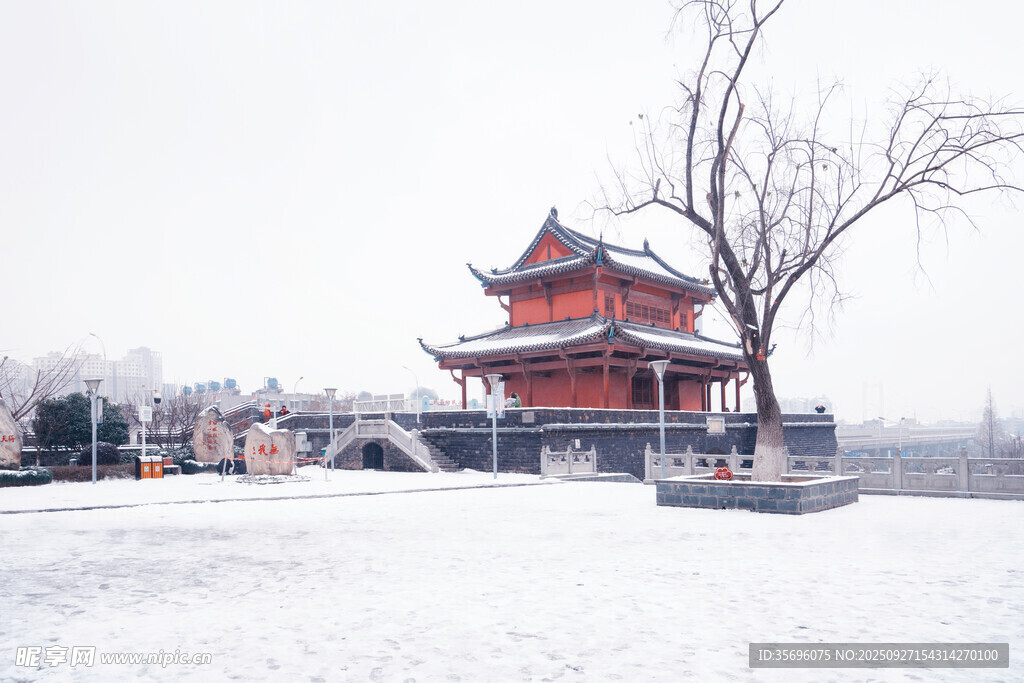 雪中古亭美景