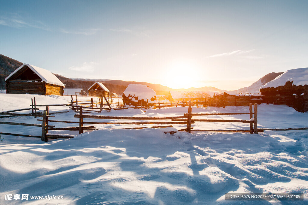 冬日雪村日落美景