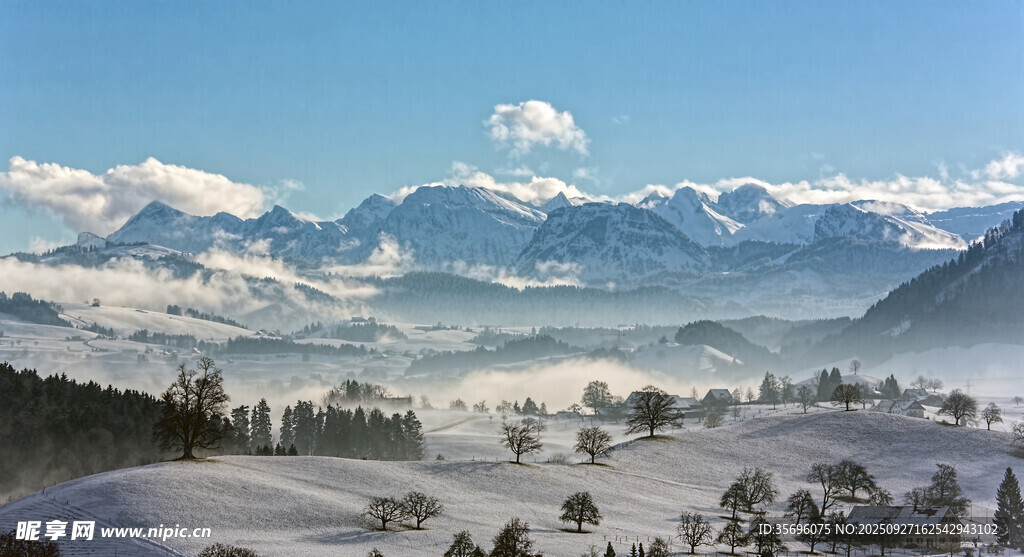 冬日雪山美景如画