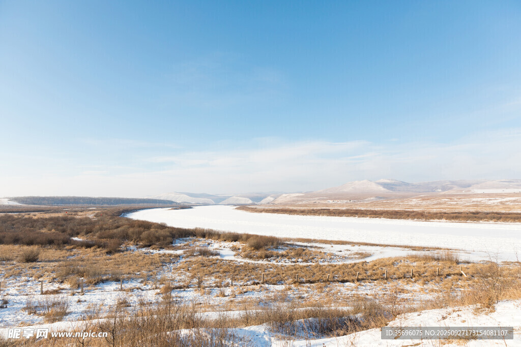 冬日旷野雪景
