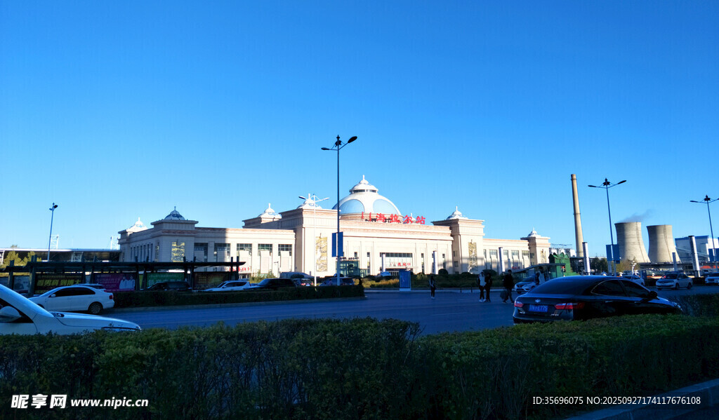 城市建筑与蓝天景观